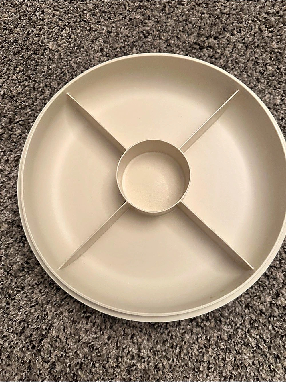 Tupperware Serving Center Set Veggie Tray 1665 Cream